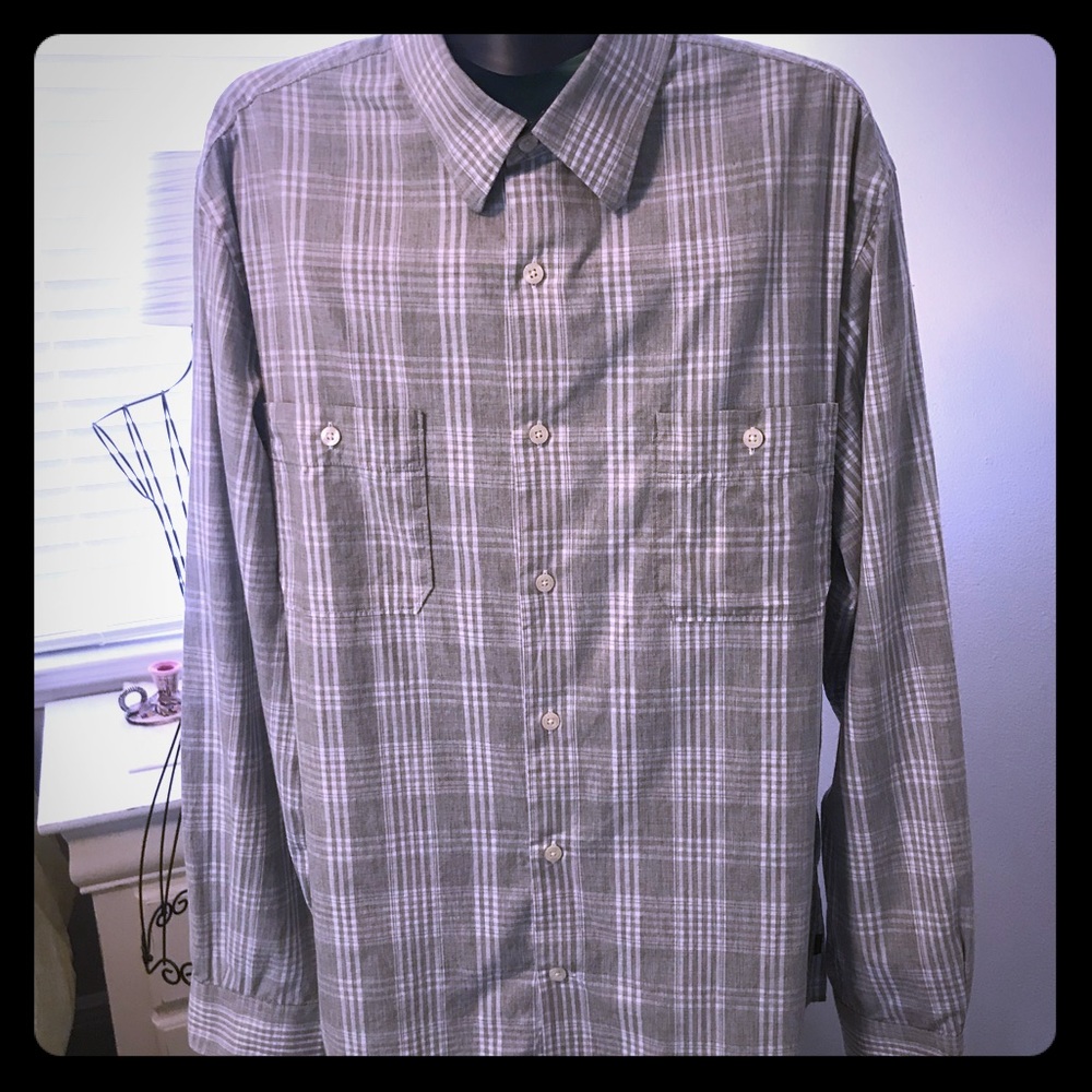 PERRY ELLIS Men’s Button Down Shirt. Size L